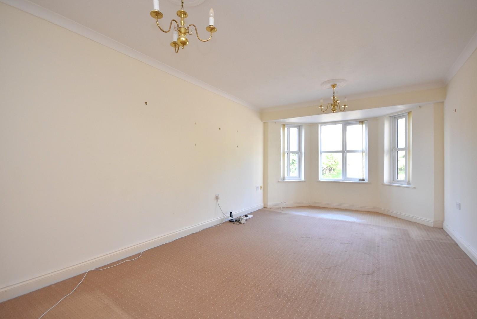 30 Alexandra Court, The Esplanade, Penarth, CF64 3LA